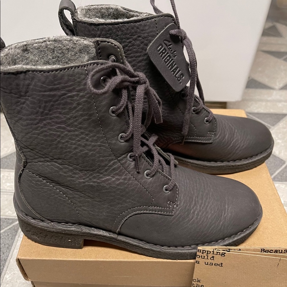 Clarks Originals Maru Elsa short boot in size 6.5M